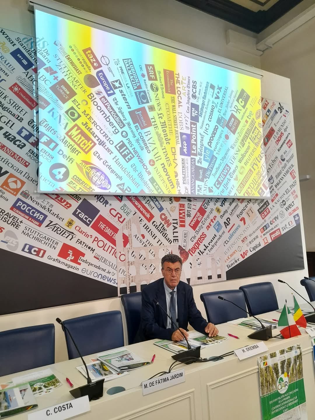 البروفيسور د. فؤاد عودة - خبير الصحة العالمية ورئيس الرابطة الطبية الأوروبية الشرق أوسطية (UMEM)، رئيس "جالية العالم العربي في إيطاليا" (Co-mai) ورئيس جالية العالم العربي في إيطاليا، ومؤسس الحركة الدولية / المتحدون للوحدة